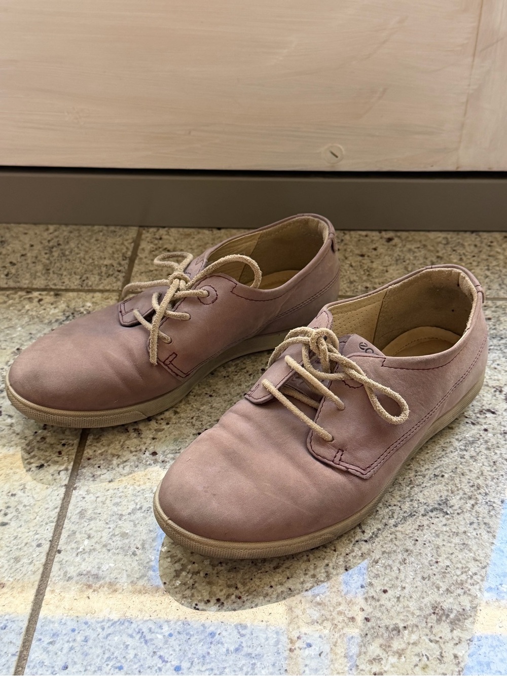 ECCO: Women’s Oxford Shoes (Size 5.5 US Women’s)